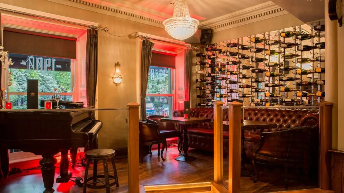 1900 Bar & Restaurant