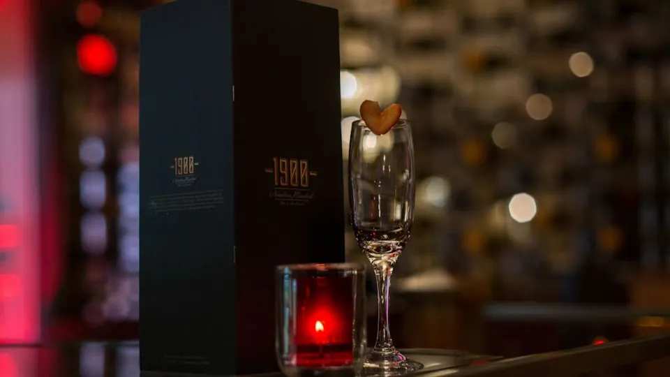 1900 Bar & Restaurant