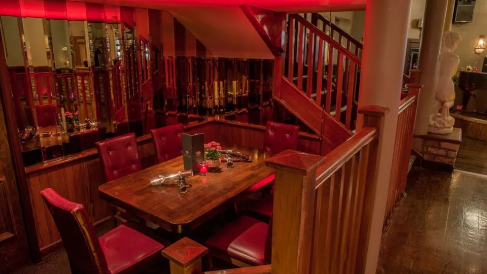 1900 Bar & Restaurant