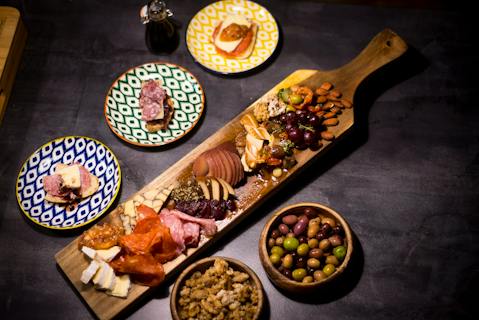 The Lane Winebar