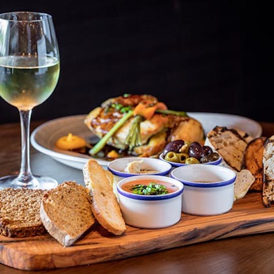 Burnells Bar and Grill