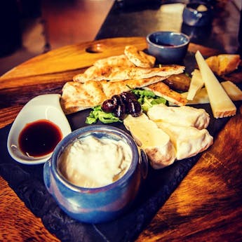 Wallace's Taverna