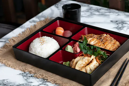 Honkaku Sushi & Thai Restaurant