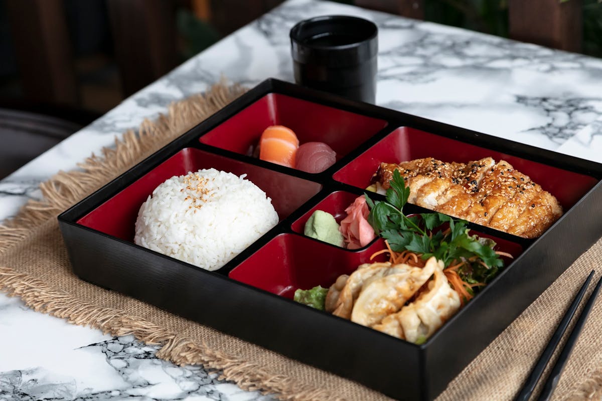 Honkaku Sushi & Thai Restaurant