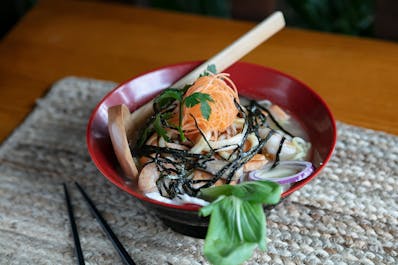 Honkaku Sushi & Thai Restaurant